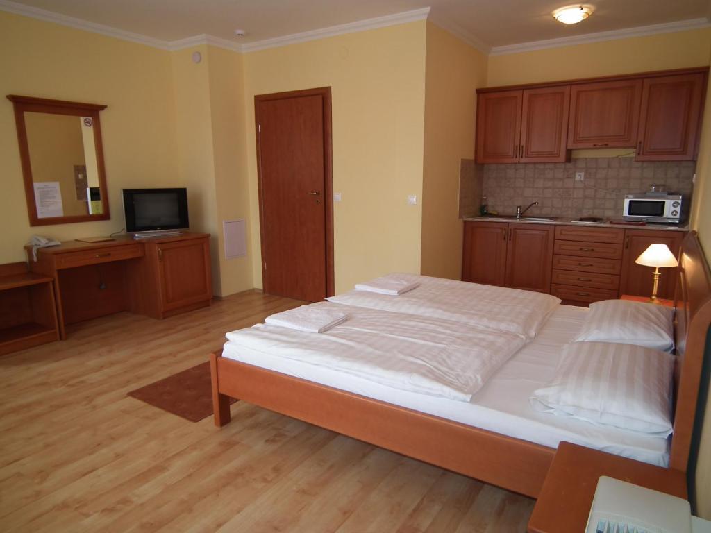Hotel Jarja Hajdúszoboszló Δωμάτιο φωτογραφία