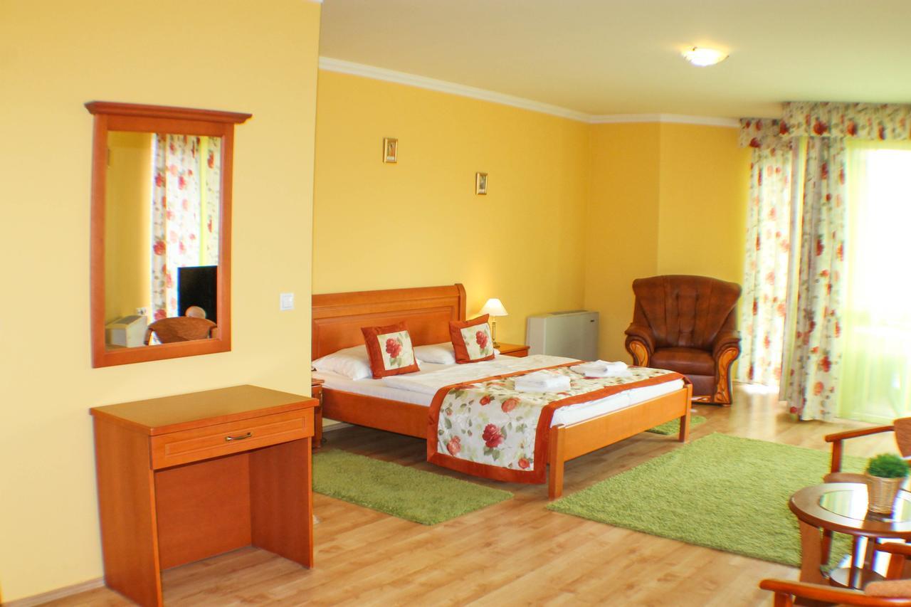 Hotel Jarja Hajdúszoboszló Εξωτερικό φωτογραφία